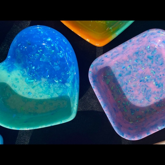 CUSTOM COLOR IRIDESCENT DISHES - Custom Style, Shape & Color. - Picture 12 of 17